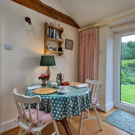 Finest Retreats - Mole End Wass